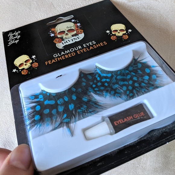 Divine Glamour Eyes Feathered Eyelashes - NWOT - Picture 3 of 4